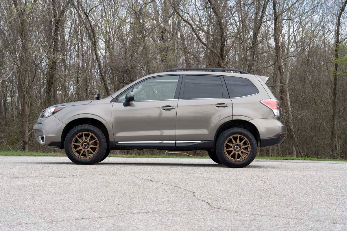 Subaru Forester Suspension Lift Kit - Rough Country - 2 Inch Lift + Loaded Strut - Black - '14-'18